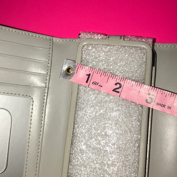 LODIS CELL WALLET!! - Picture 6 of 7
